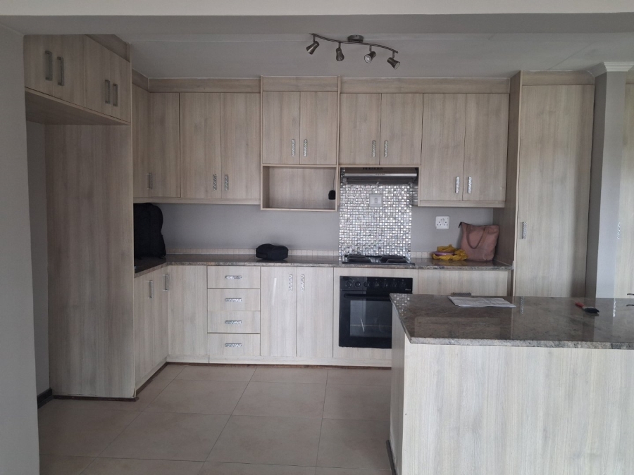 To Let 3 Bedroom Property for Rent in Hillside Free State